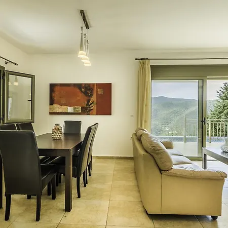 Inna Villa Mikros Gialos
