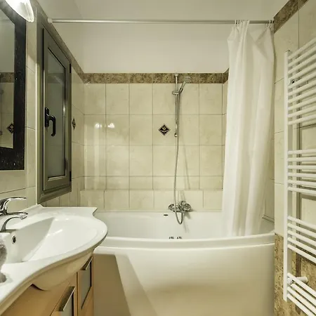 Inna * 米克罗斯雅洛斯